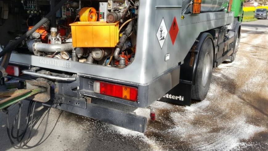 Ölleck bei Tanklastwagen Siblingen